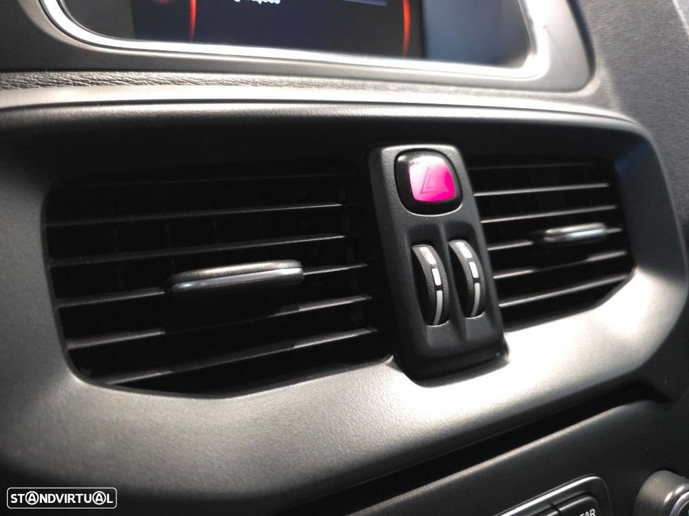 Volvo V40 1.6 D2 Momentum - 36