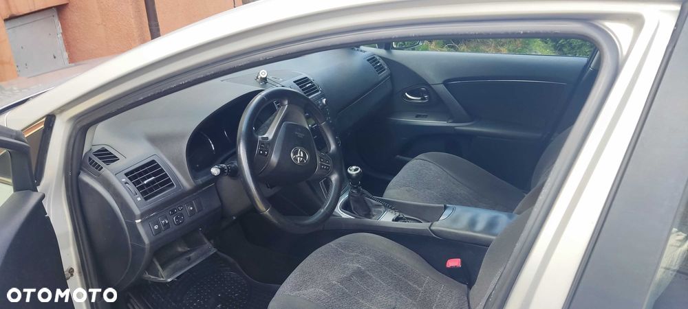 Toyota Avensis - 1