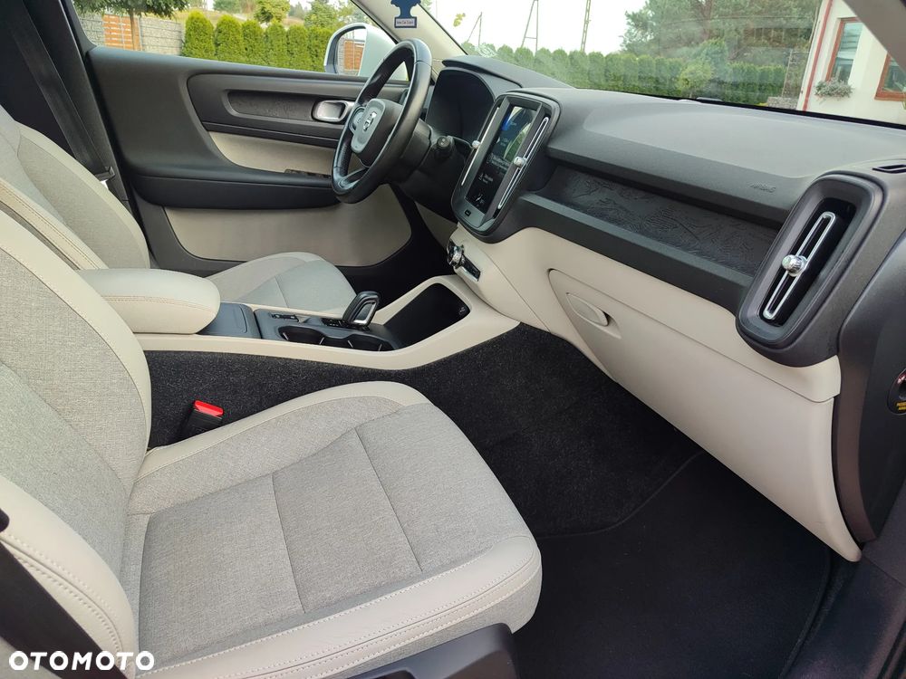 Volvo XC 40 T3 Momentum - 23