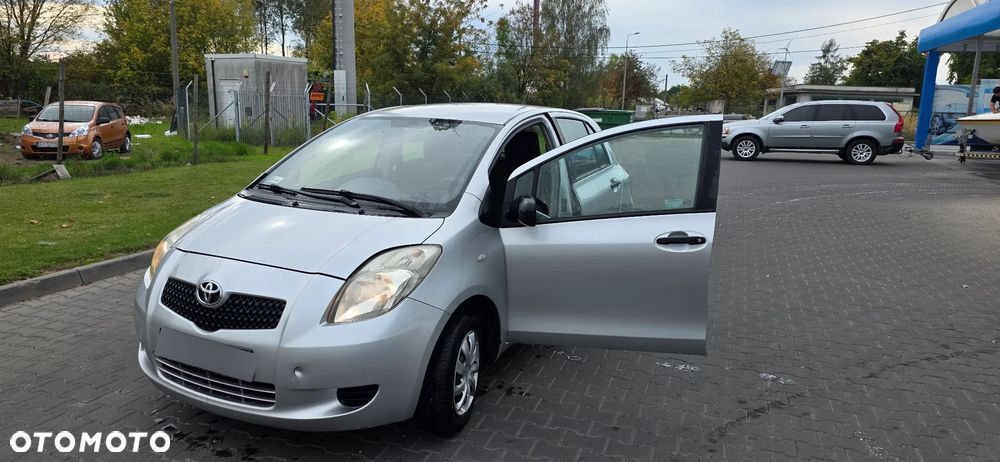 Toyota Yaris - 1
