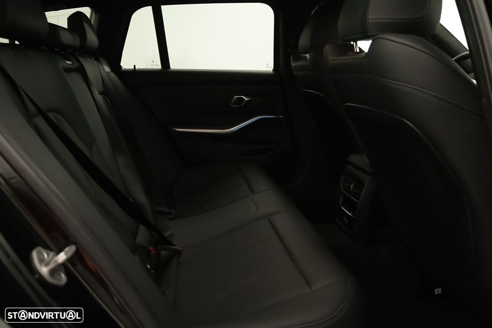 BMW 330 e Edição Desportiva M Auto - 22