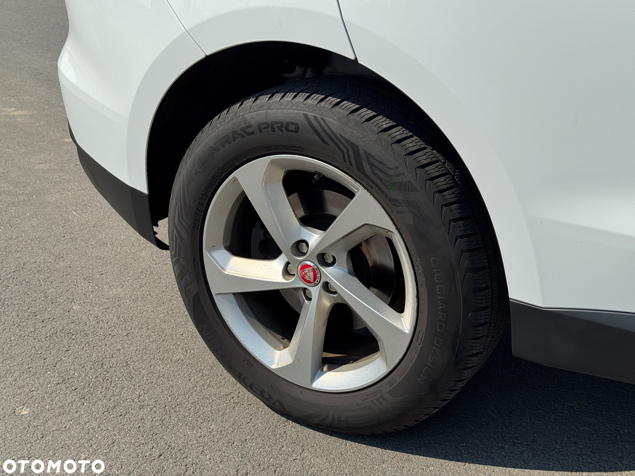 Jaguar F-Pace 20d AWD Portfolio - 24