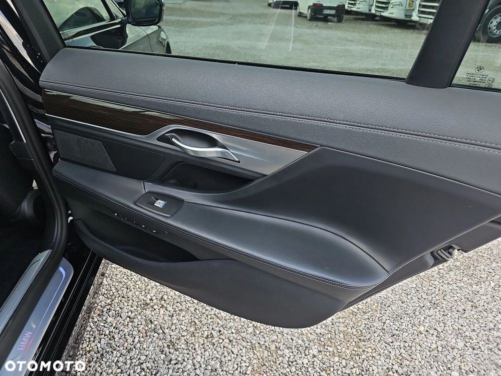 BMW Seria 7 730Ld xDrive mHEV - 23