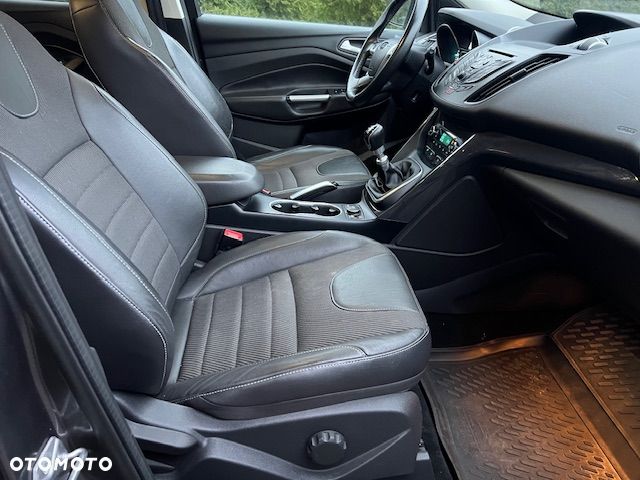 Ford Kuga 1.5 EcoBoost 2x4 Titanium - 16