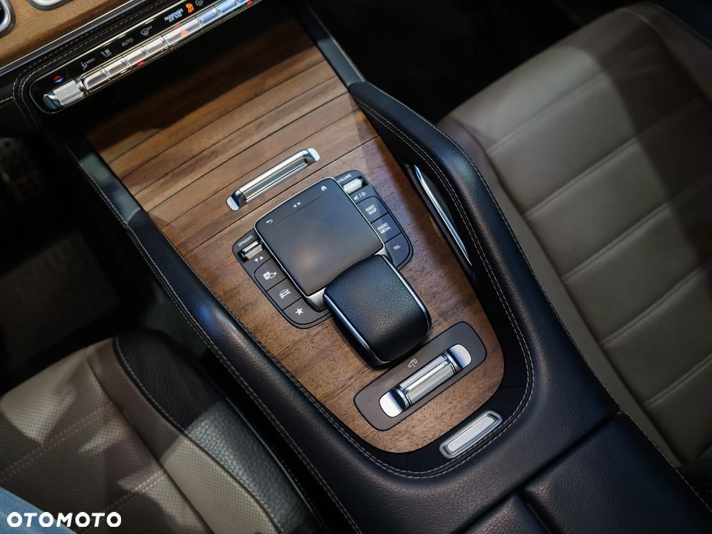 Mercedes-Benz GLS - 27