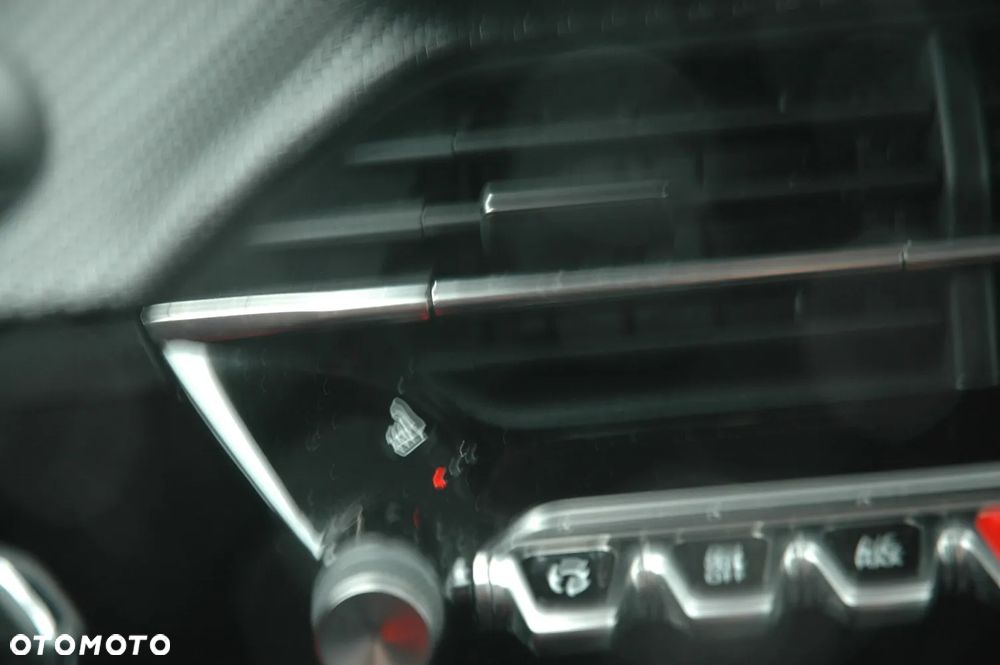 Peugeot 2008 1.2 PureTech Active Pack S&S - 15