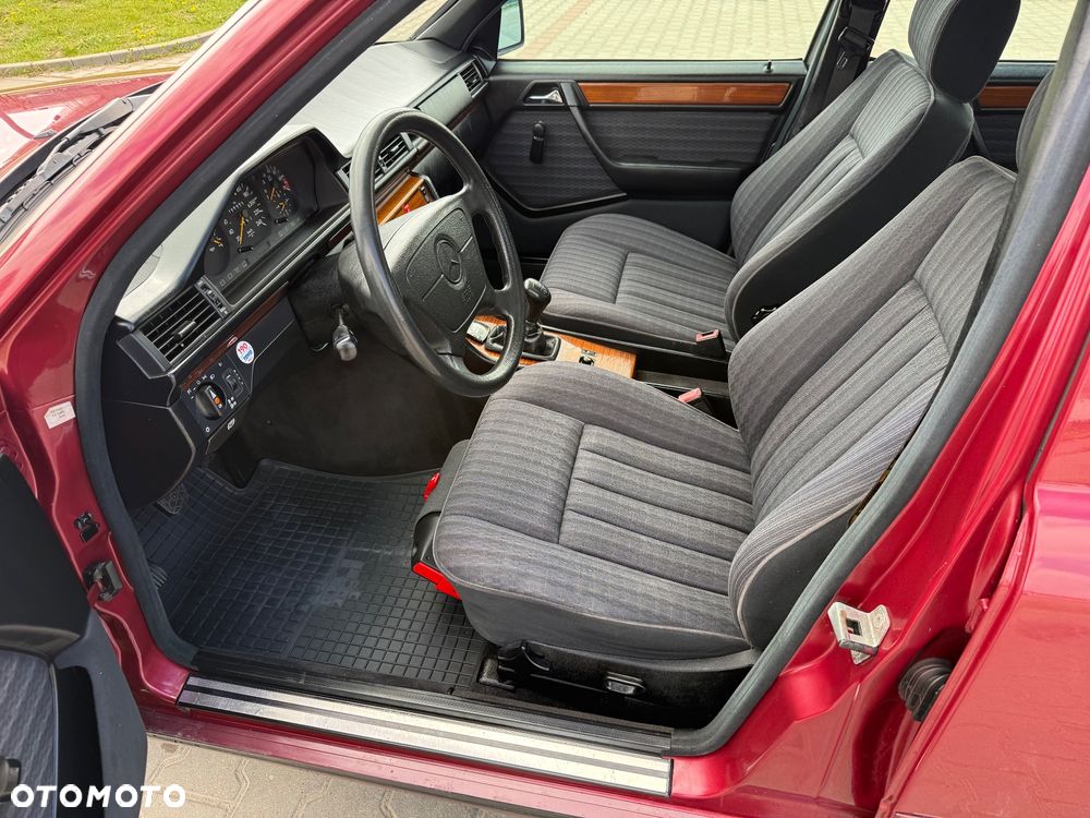 Mercedes-Benz W124 (1984-1993) - 11