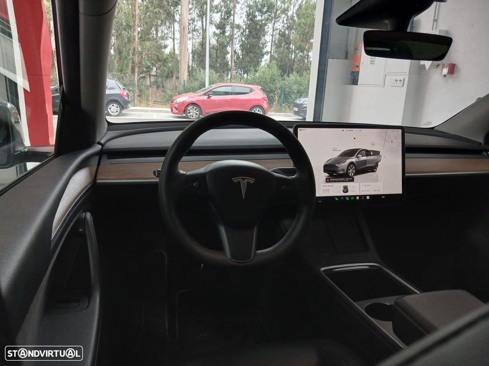Tesla Model Y Long Range Dual Motor AWD - 6
