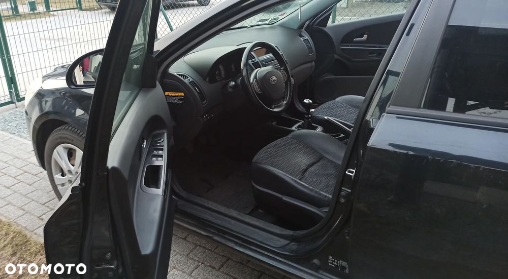 Kia Ceed - 4