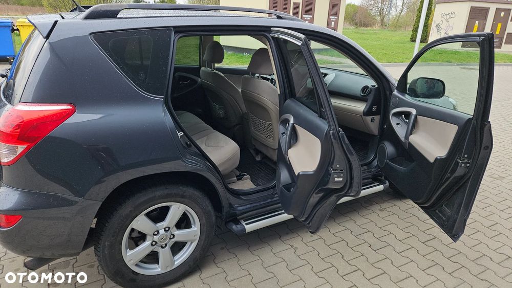 Toyota RAV4 2.2 D-4D Premium - 5