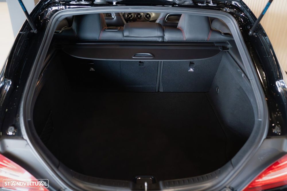 Mercedes-Benz CLA 180 d Shooting Brake AMG Line - 28