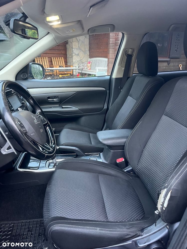 Mitsubishi Outlander - 12