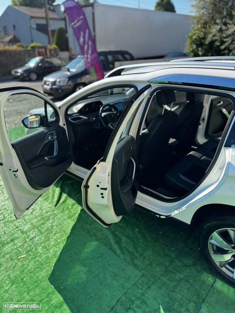 Peugeot 2008 1.2 PureTech Allure - 24