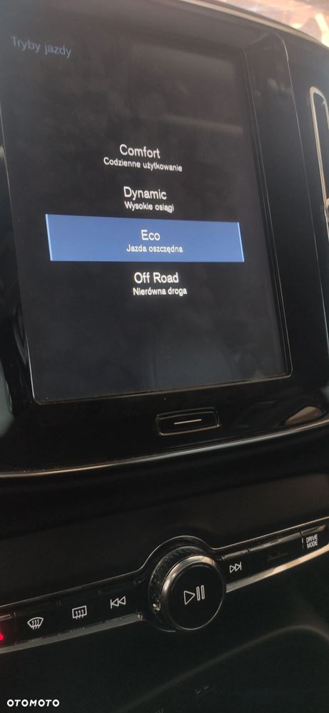 Volvo XC 40 T3 Momentum Pro - 26