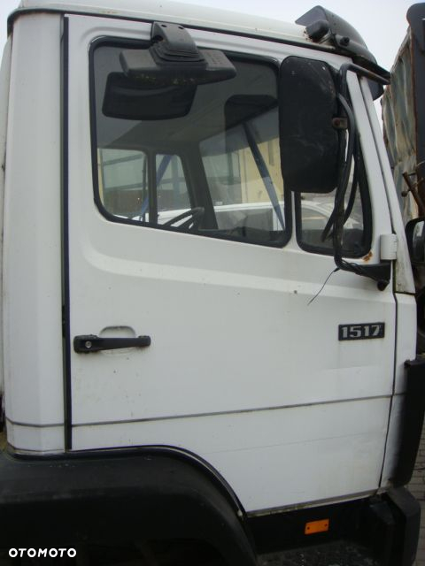 SZYBA BOCZNA DRZWI MERCEDES VARIO 814 817 1117