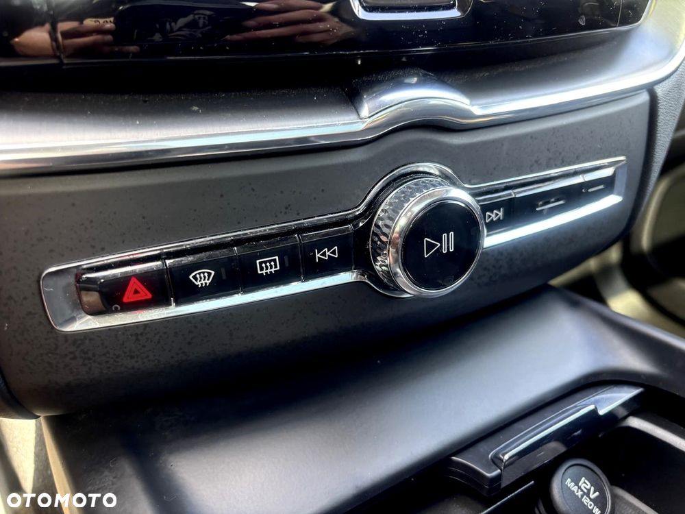 Volvo XC 60 B6 B AWD Momentum Pro - 18