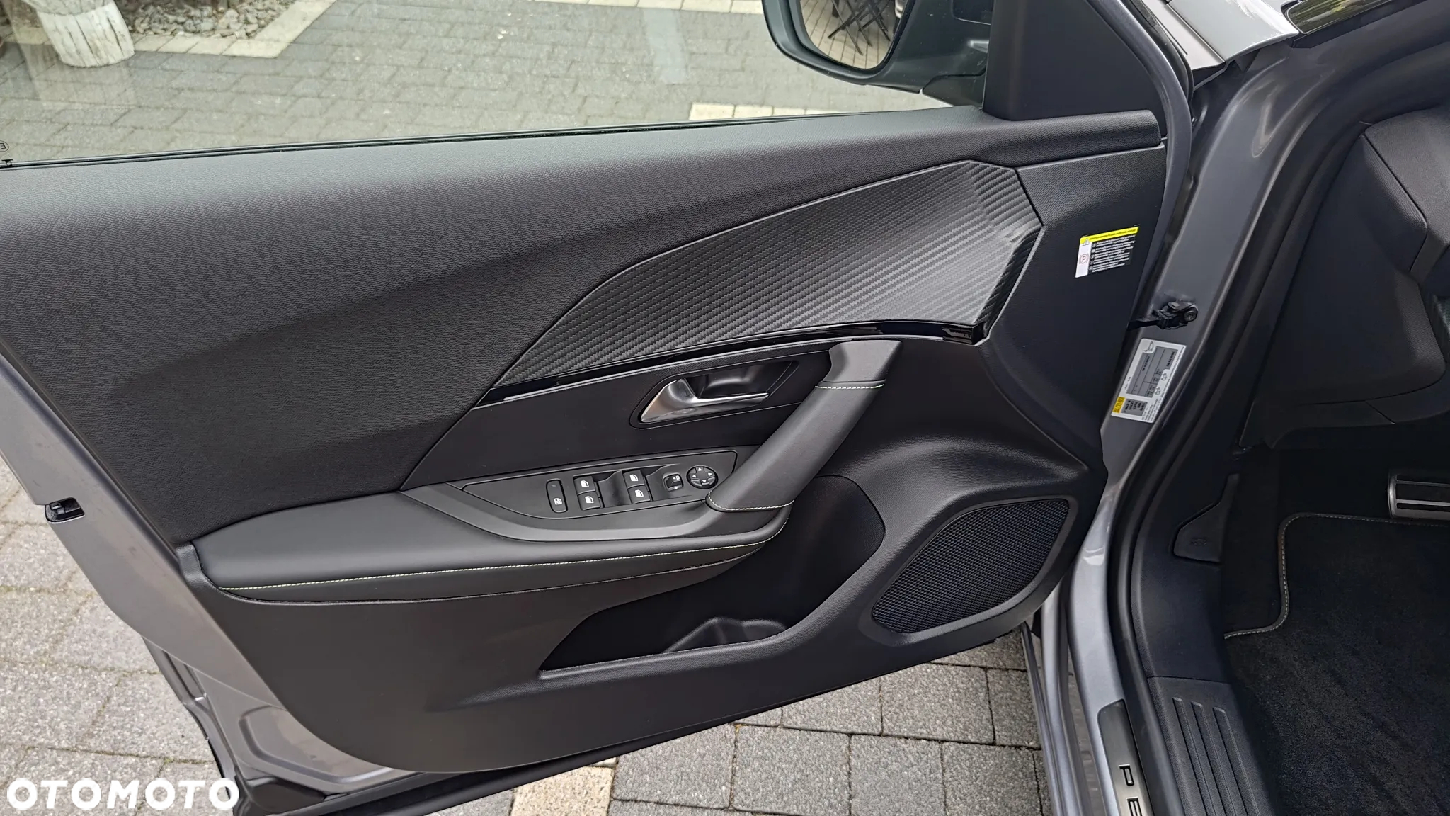 Peugeot 2008 PureTech 130 EAT8 GT - 19