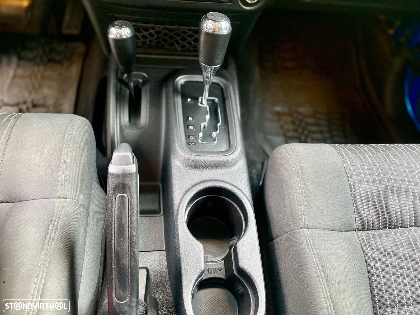 Jeep Wrangler Unlimited Hard-Top 2.8 CRD DPF Auto Polar - 29