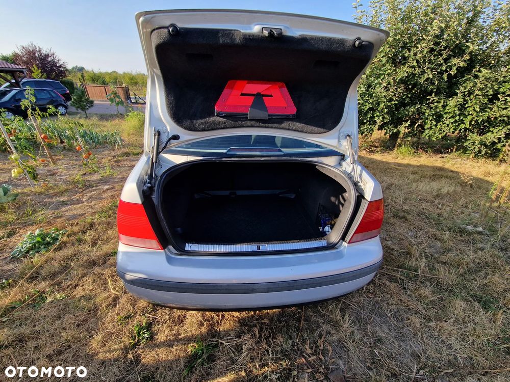 Volkswagen Bora 1.6 Basis - 5