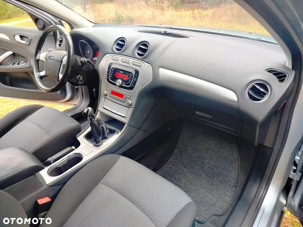 Ford Mondeo 1.6 Ghia X - 30