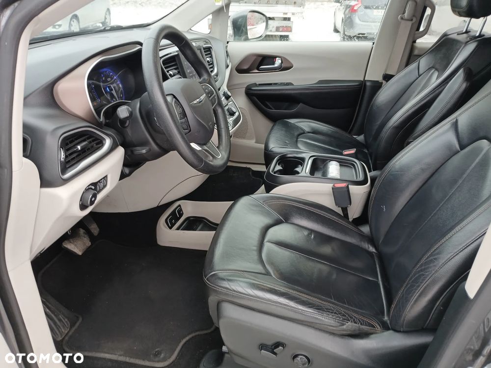 Chrysler Pacifica - 25