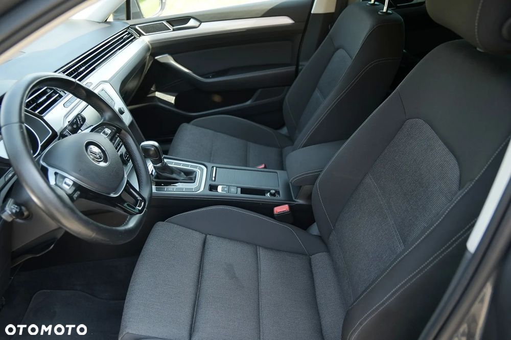 Volkswagen Passat - 27