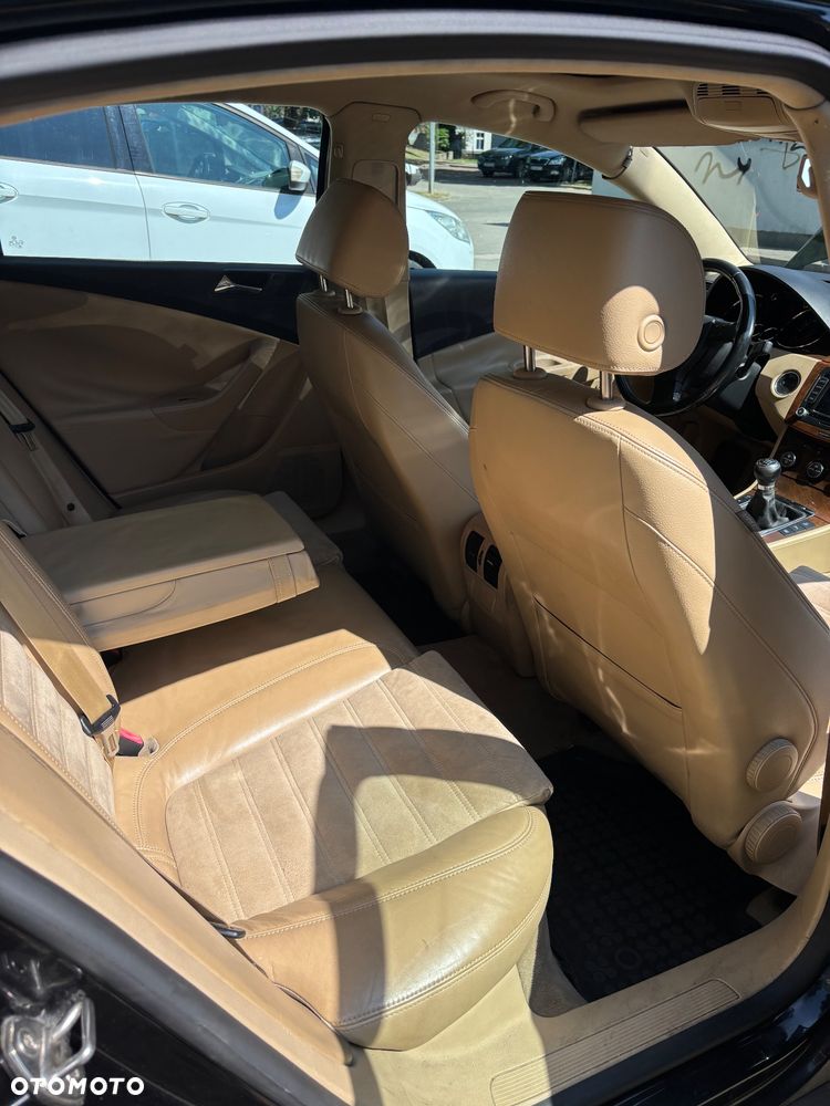 Volkswagen Passat 2.0 TDI Highline - 11