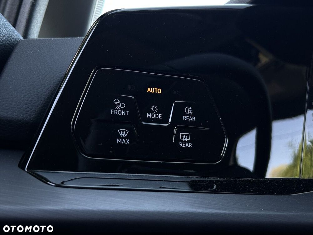 Volkswagen Golf 1.5 eTSI EVO Style DSG - 23