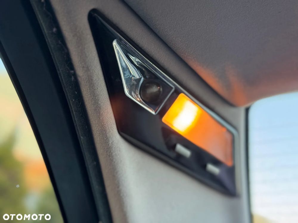 BMW Seria 7 750i - 5