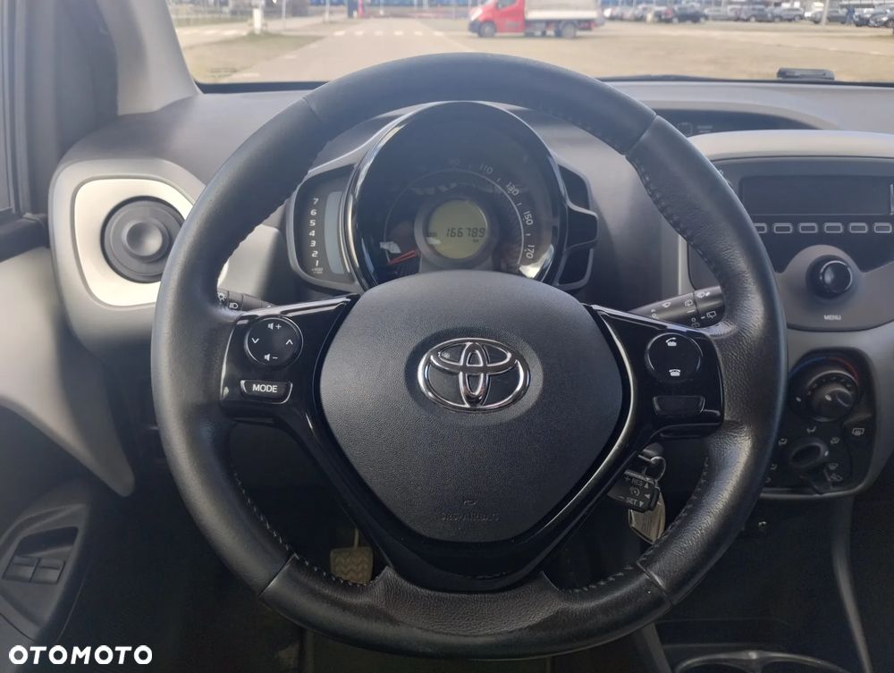 Toyota Aygo x-play - 13