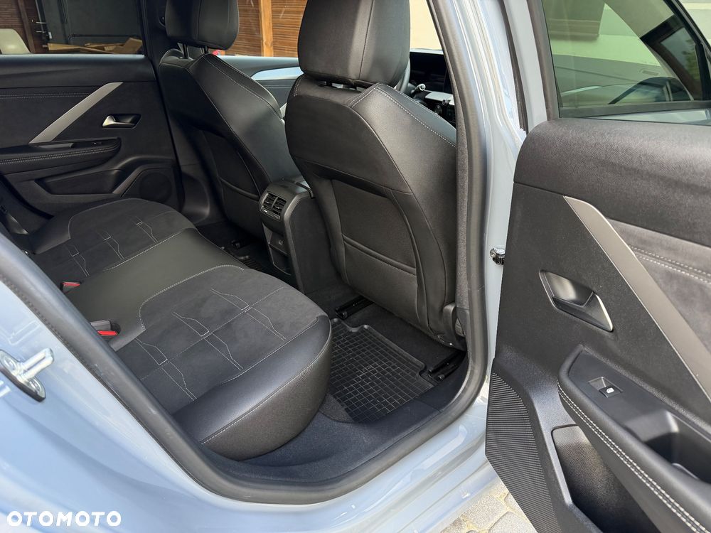 Opel Astra 1.2 Turbo Start/Stop Ultimate - 24