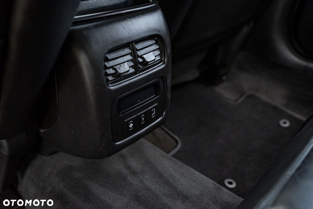Cadillac DTS - 22