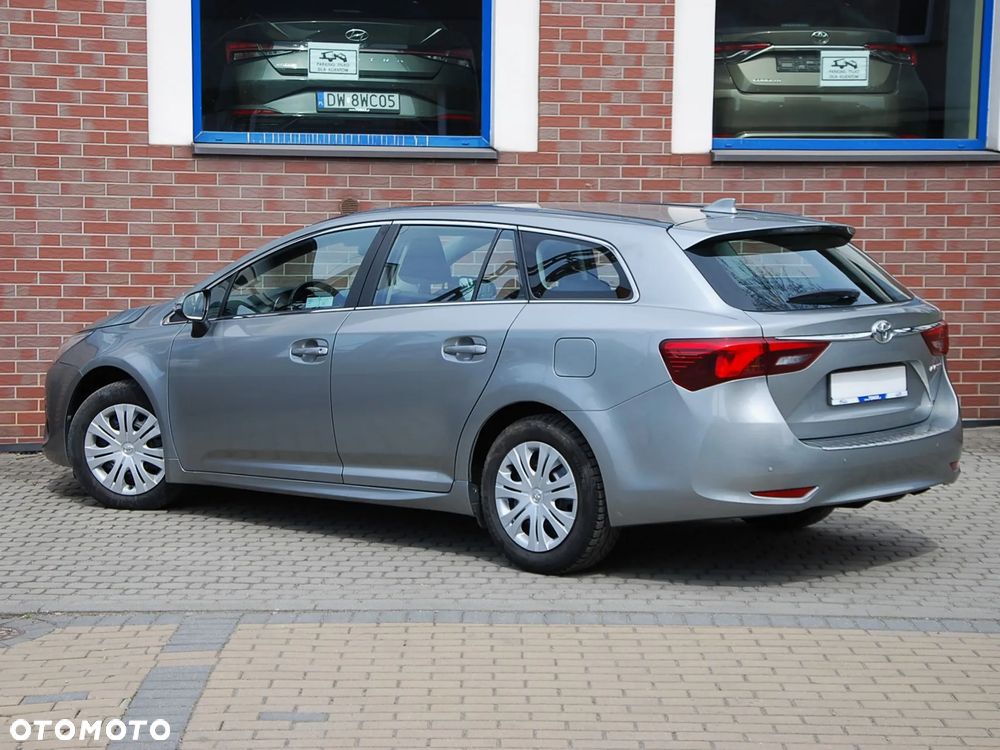 Toyota Avensis 1.8 Active - 25