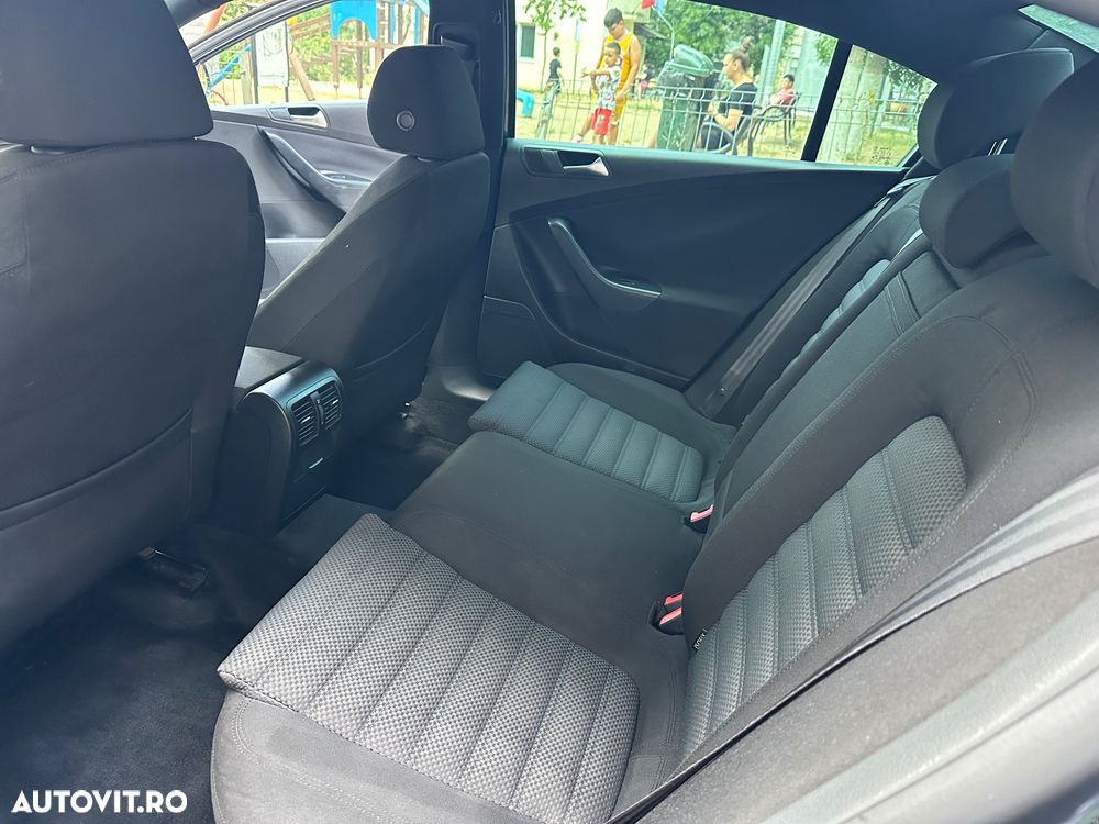 Volkswagen Passat 2.0 TDI DPF Sportline Blue Motion Technology - 10