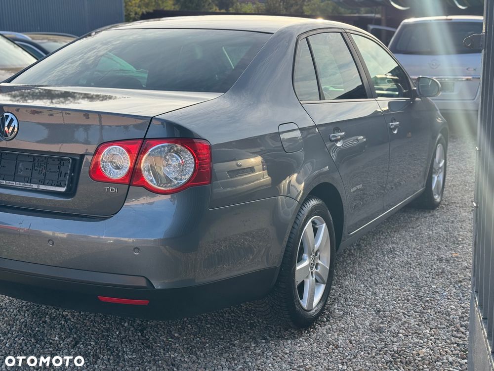 Volkswagen Jetta - 9