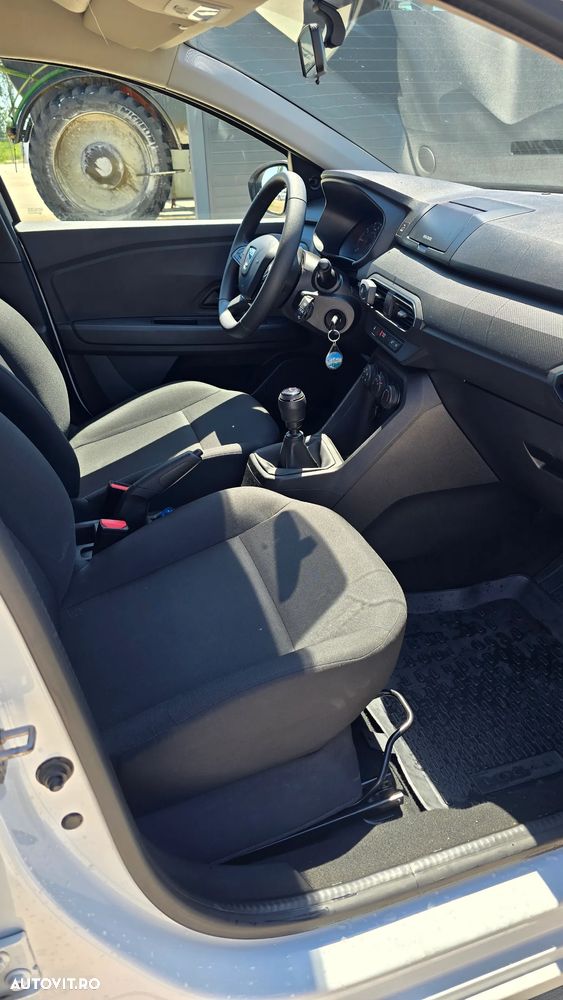 Dacia Logan TCe 90 Essential - 8
