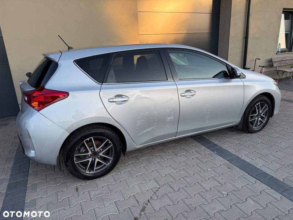 Toyota Auris 1.6 Premium Comfort - 24