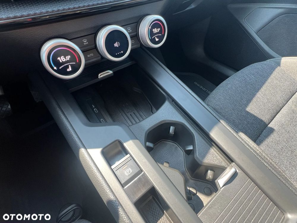 Skoda Superb 2.0 TDI SCR Essence DSG - 25