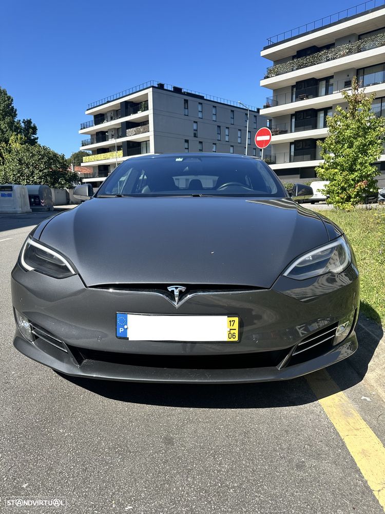 Tesla Model S - 4