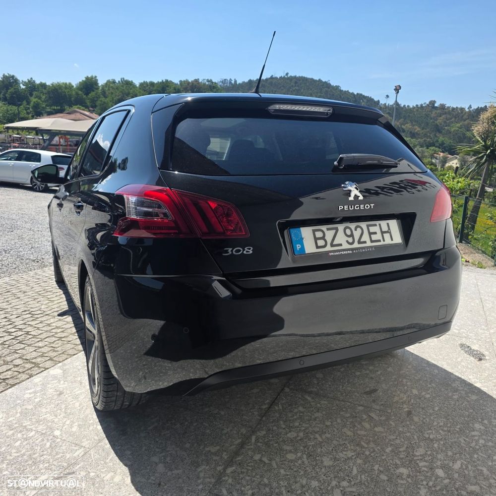 Peugeot 308 1.2 PureTech Style J17 - 16