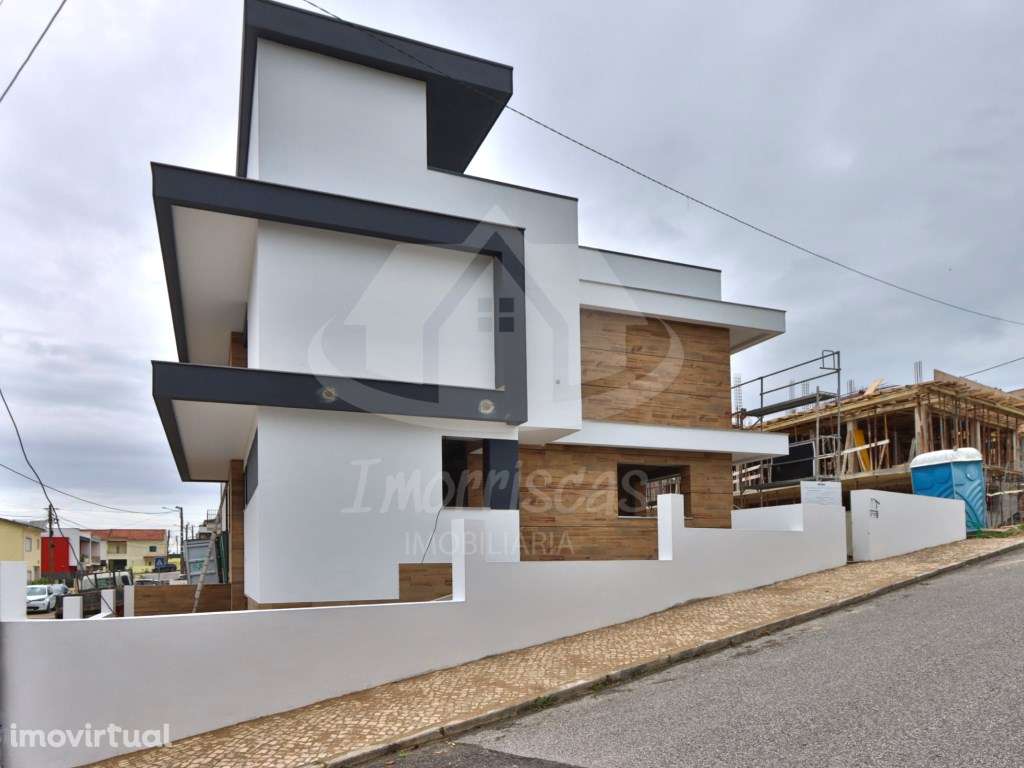 Moradia T4 com piscina junto ao Parque Urbano de Santa Iria de Azóia - Grande imagem: 2/23