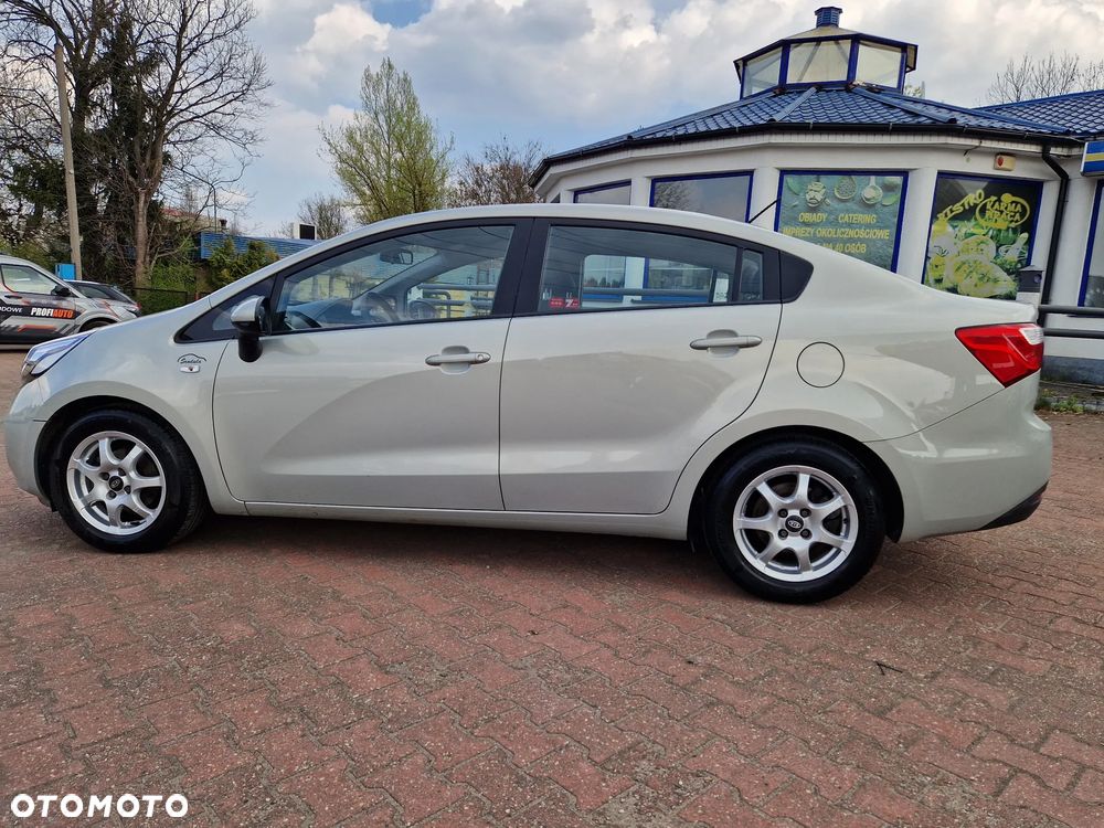 Kia Rio 1.2 L - 2