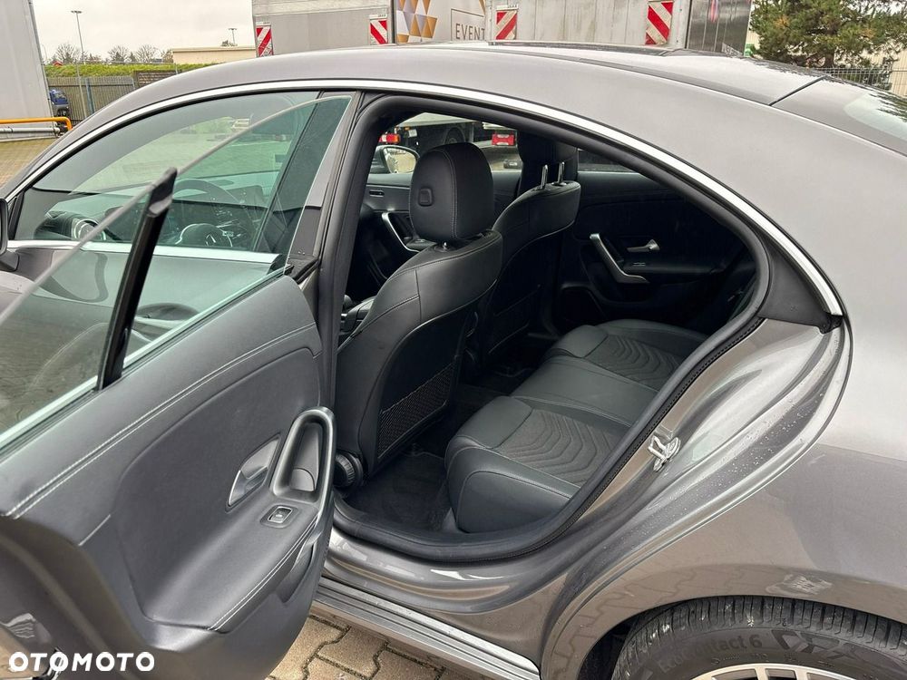 Mercedes-Benz CLA 180 7G-DCT - 20