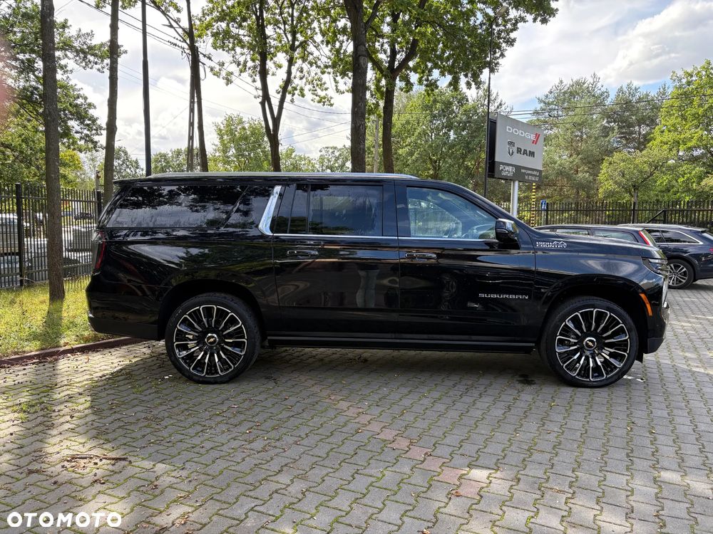 Chevrolet Suburban - 4