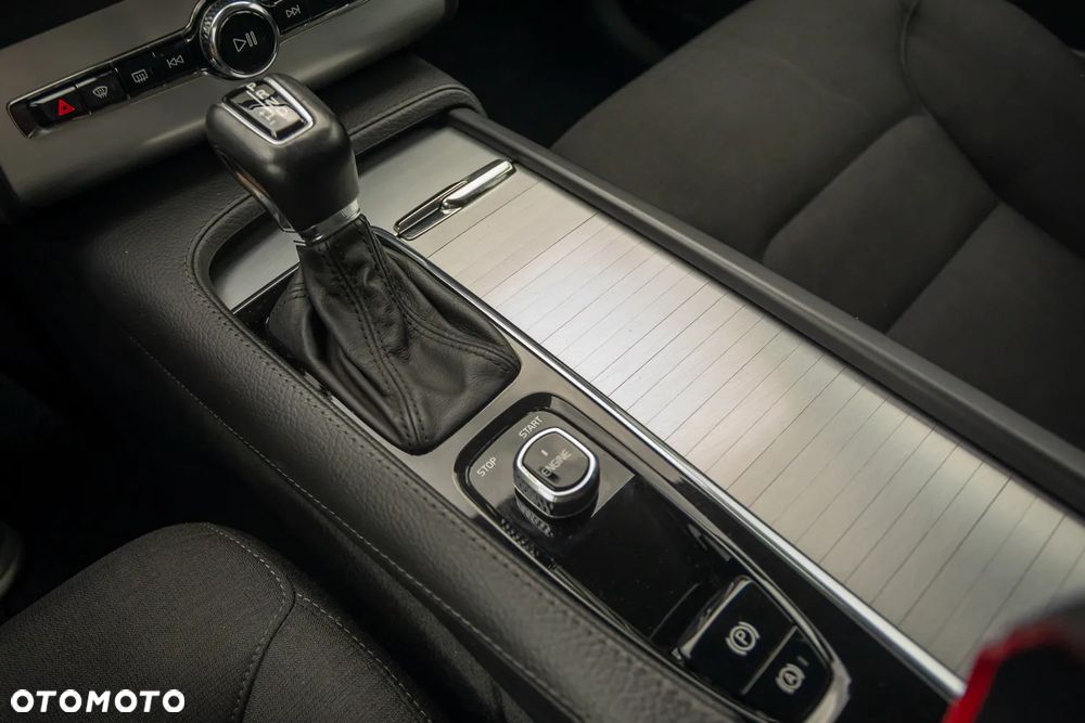 Volvo XC 90 D5 AWD Geartronic Momentum - 25