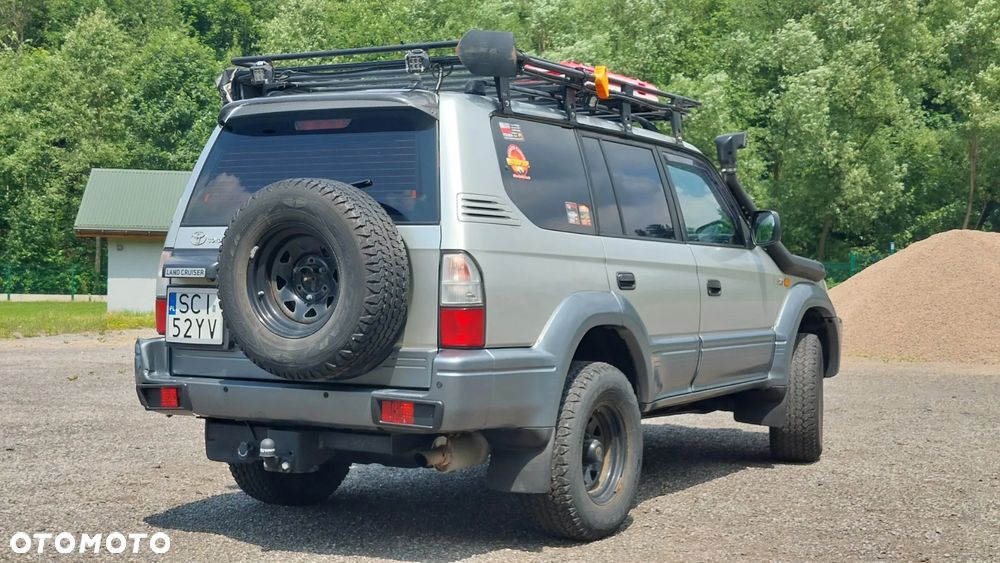 Toyota Land Cruiser - 2