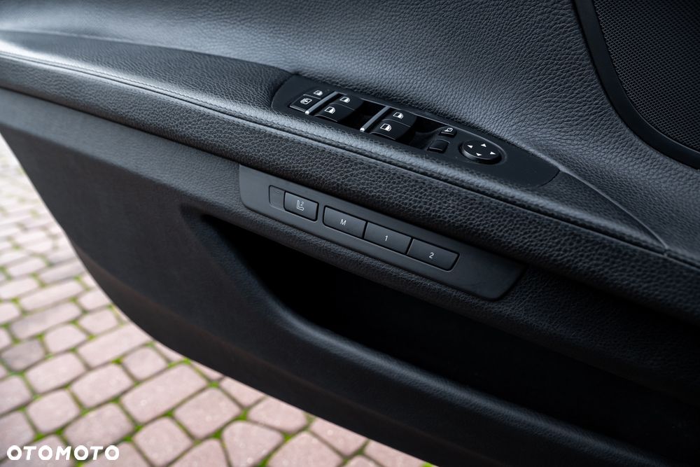 BMW Seria 7 750i xDrive - 38