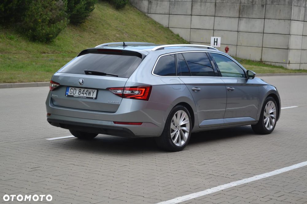 Skoda Superb 2.0 TDI Sportline DSG - 2