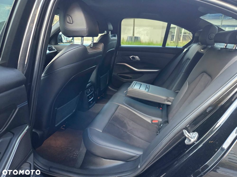 BMW Seria 3 320d xDrive mHEV M Sport sport - 16