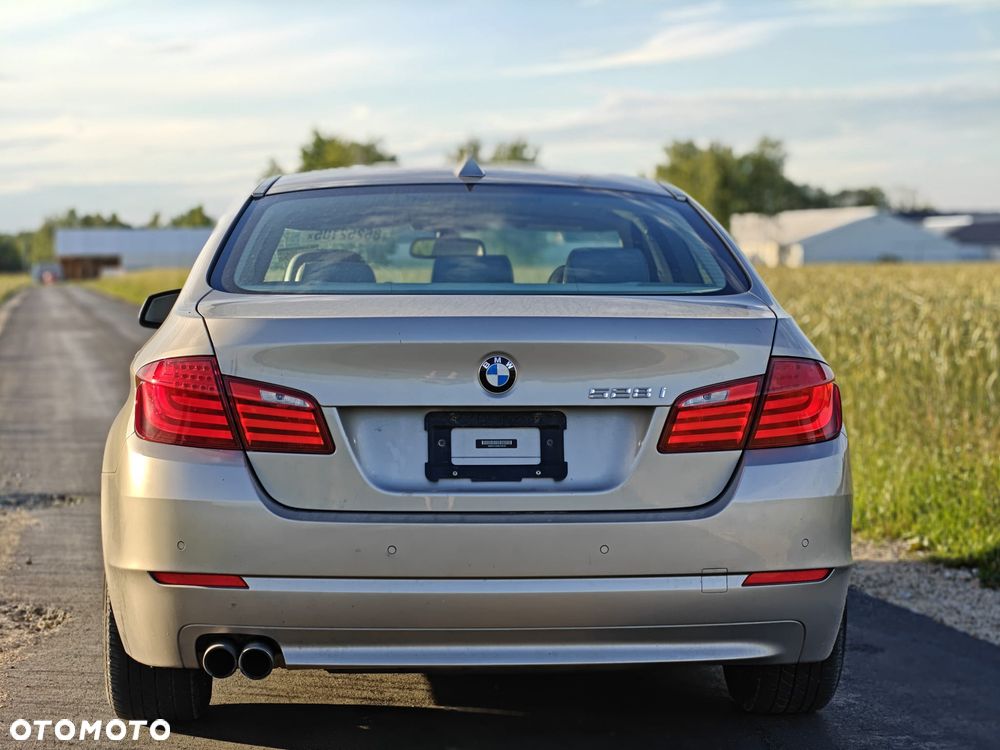 BMW Seria 5 528i Sport-Aut - 13